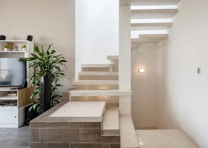 3-floor Penthouse Private Roof Garden High Speed Wi-fi 500mb Air-conditioning Pool & Gym *